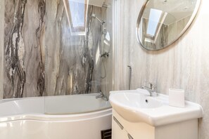 Towels - 2 Bed in Whitby (oc-w016) (Whitby)