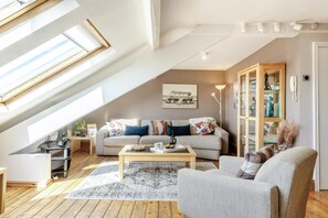 TV - 2 Bed in Whitby (oc-w016) (Whitby)