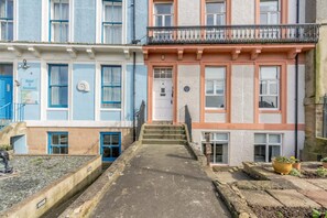 Exterior - 2 Bed in Whitby (oc-w016) (Whitby)