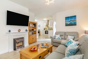 TV - 3 Bed in Mevagissey (oc-p32388) (Mevagissey)
