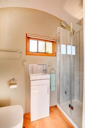 Hair dryer, towels - 1 Bed in Cove (oc-cloudm) (Cove)