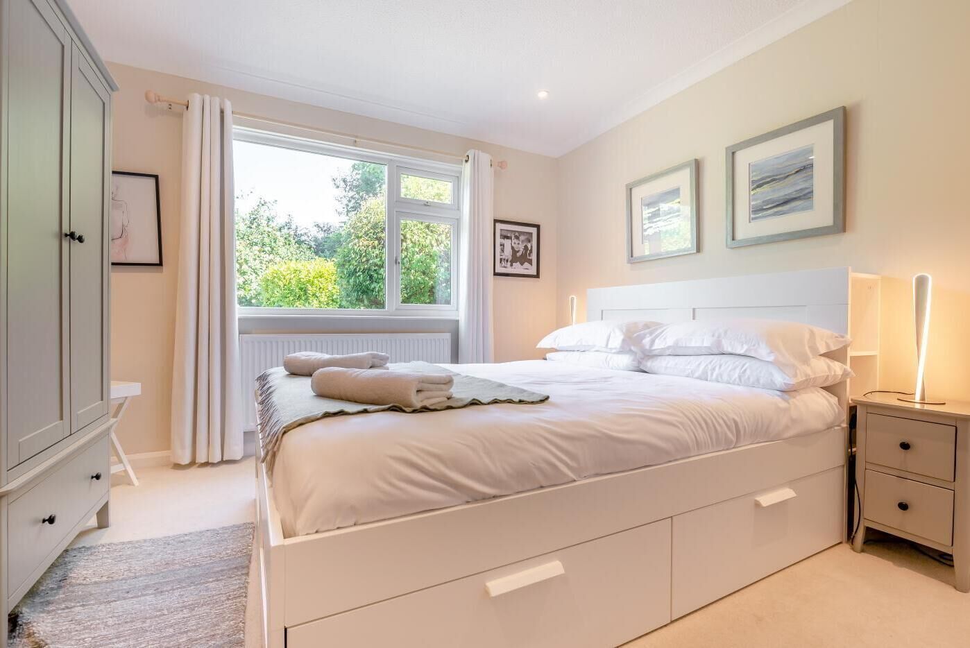 3 slaapkamers, een strijkplank/strijkijzer, gratis wifi, beddengoed