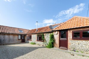 Exterior - 5 Bed in Salthouse (oc-cubot) (Salthouse)