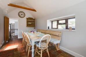 Dining - 5 Bed in Salthouse (oc-cubot) (Salthouse)