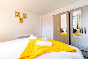 1 bedroom, iron/ironing board, free WiFi, bed sheets - Apartment - Sleeps 2 - Parking - City Centre Close (Coventry)