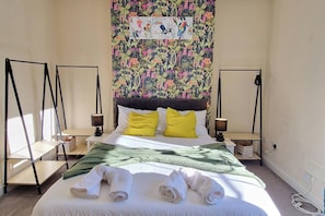 2 bedrooms, iron/ironing board, free WiFi, bed sheets - Coventry Retreat - Modern 2 Bed Apartment (Coventry)