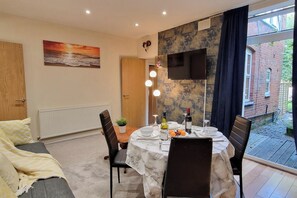 Interior - Coventry Retreat - Modern 2 Bed Apartment (Coventry)