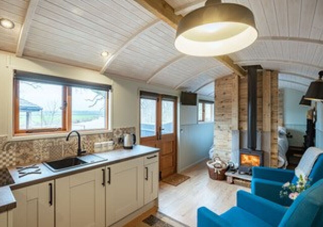 Réfrigérateur, micro-ondes, four