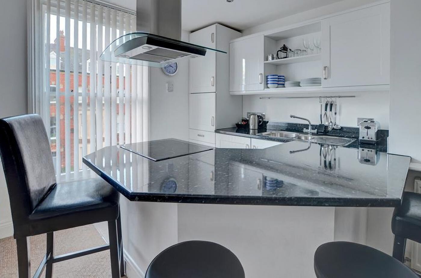 Mikrowelle, Ofen, Geschirrspüler, Hochstuhl