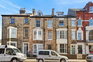 Exterior - 2 Bed in Whitby (oc-w026) (Whitby)