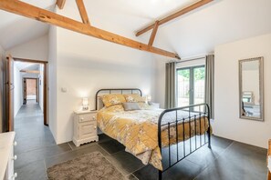 Iron/ironing board, free WiFi, bed sheets - 3 Bed in Wood Dalling (oc-caba) (Wood Dalling)