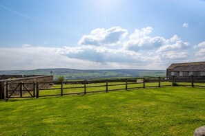Property grounds - 2 Bed in Cowling (oc-ds238) (Cowling)