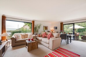 TV, fireplace - 2 Bed in Whitby (oc-ra004) (Raw)