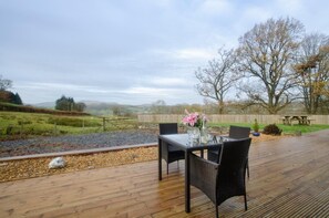 Outdoor dining - 3 Bed in Bala (oc-bow162) (Bala)