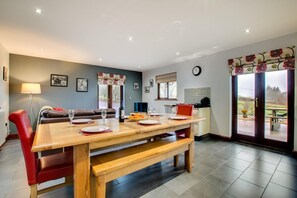 Dining - 3 Bed in Bala (oc-bow162) (Bala)