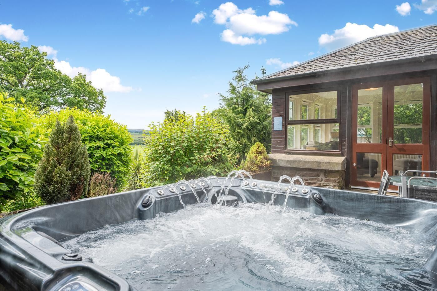 Tina de hidromasaje al aire libre