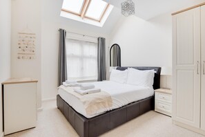 3 bedrooms, iron/ironing board, free WiFi, bed sheets - 3 Bed in Whitby (oc-w906) (Whitby)