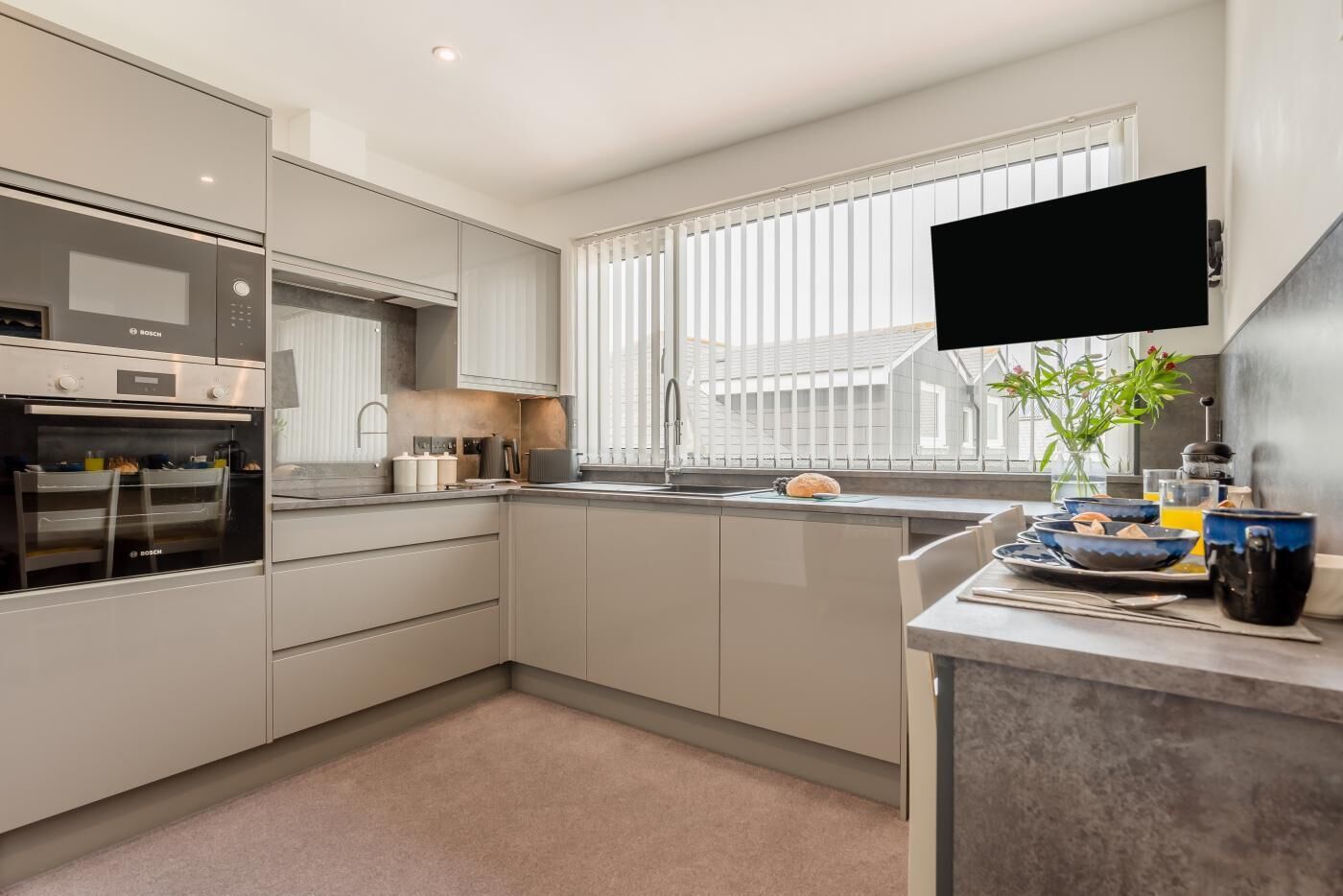 Microwave, oven, cookware/dishes/utensils