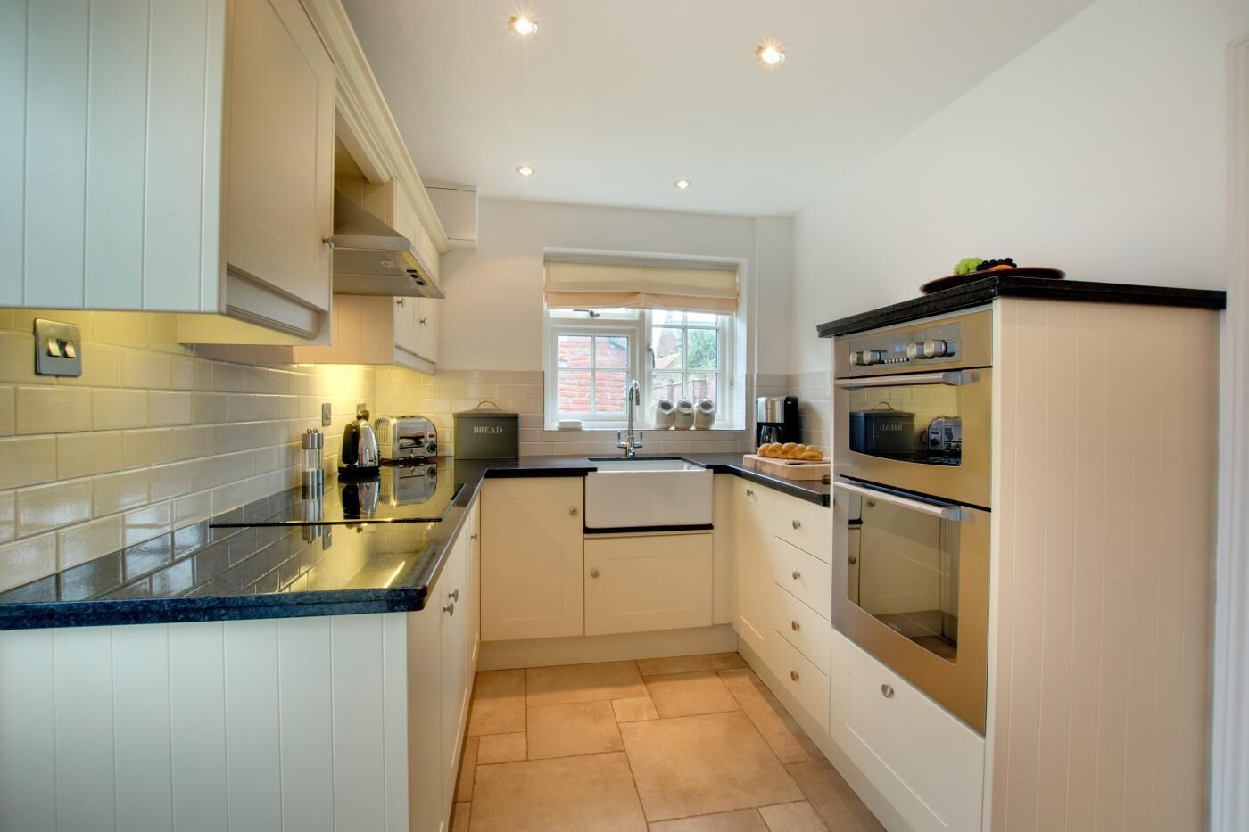 Microwave, oven, dishwasher, cookware/dishes/utensils