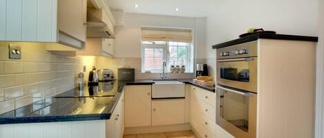 Microwave, oven, dishwasher, cookware/dishes/utensils