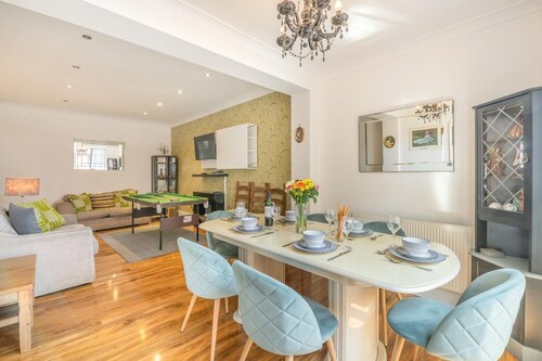 6 Bed in Scarborough (oc-s871)