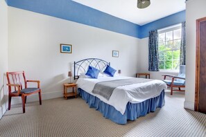 Iron/ironing board, free WiFi, bed sheets - 13 Bed in Tattingstone (oc-tat26) (Tattingstone)