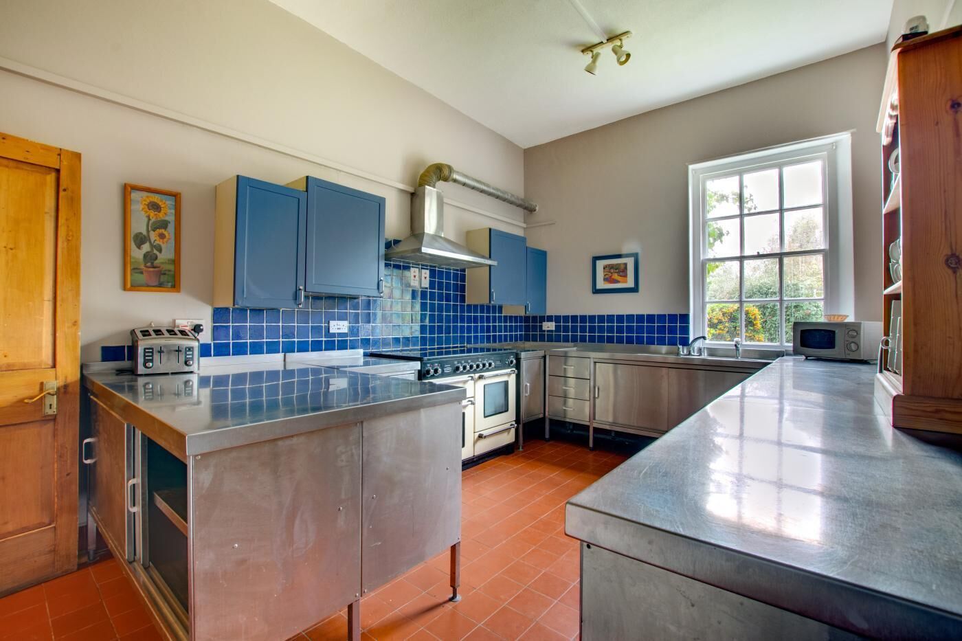 電子レンジ、オーブン、食器洗い機、ハイチェア