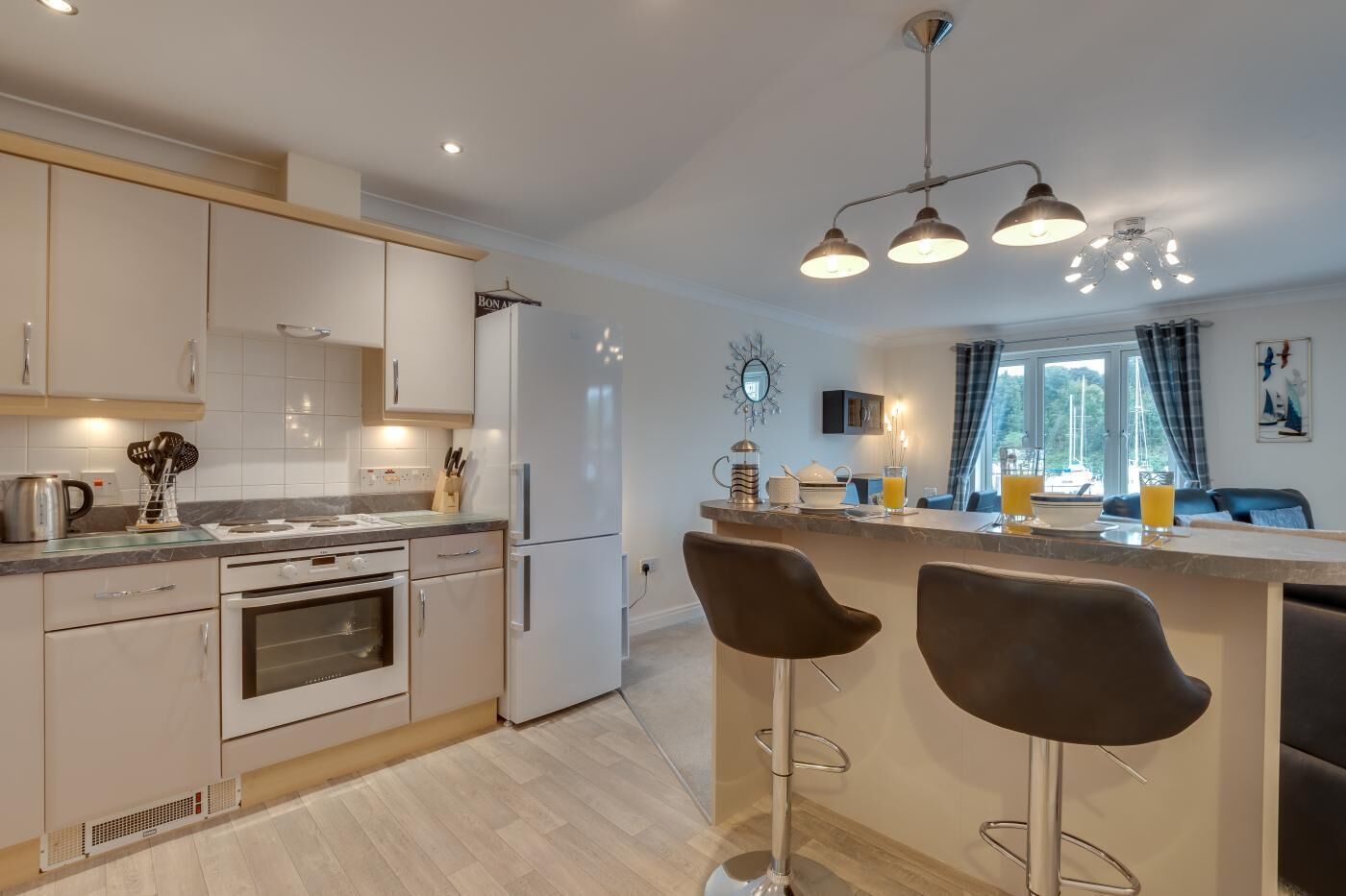 Microwave, oven, dishwasher, cookware/dishes/utensils