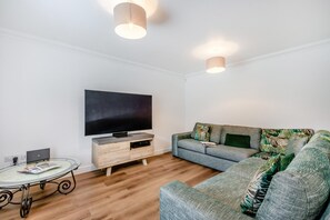 TV - 5 Bed in St. Bees (oc-w32446) (Saint Bees)