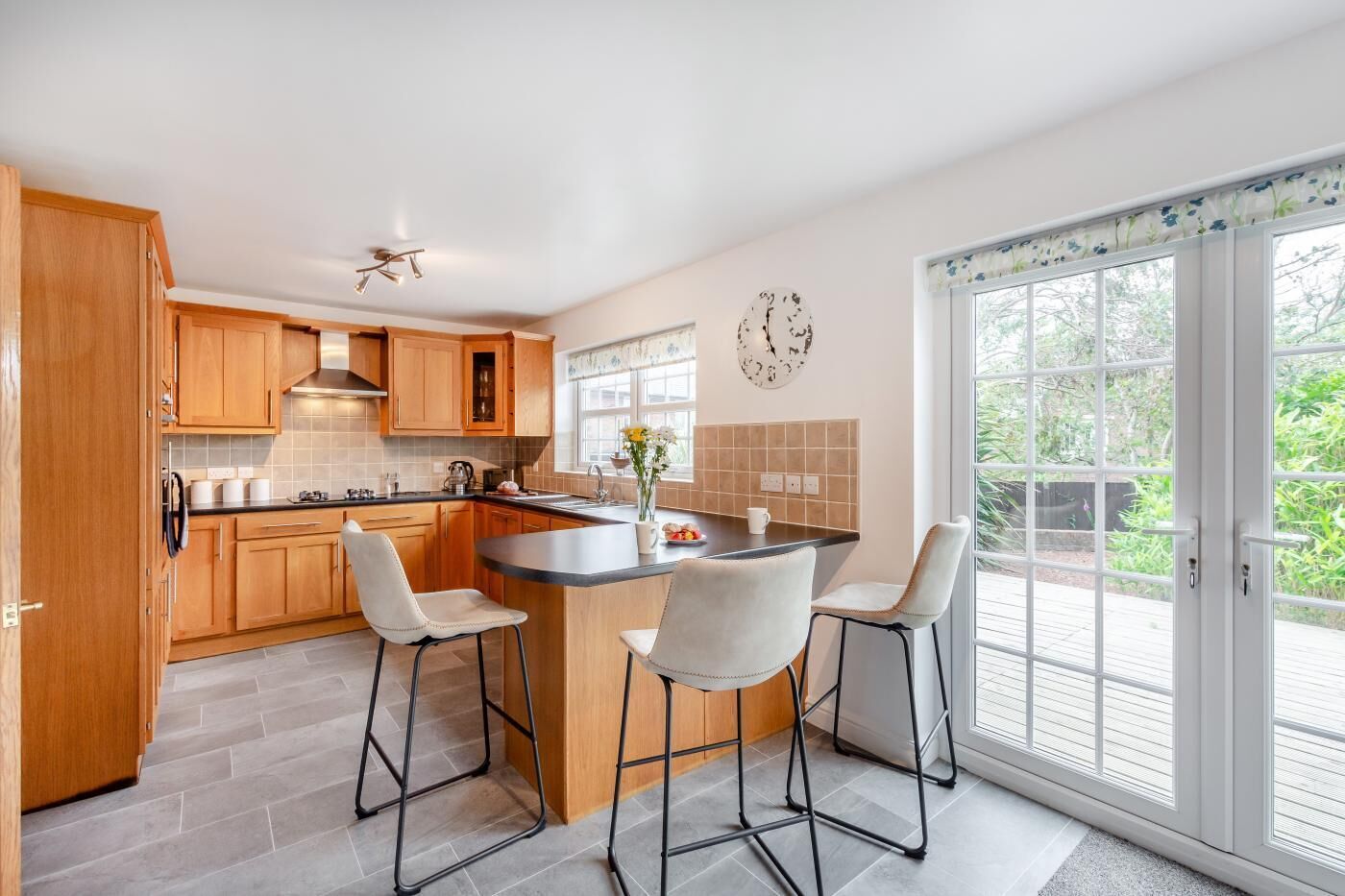 Microwave, oven, dishwasher, cookware/dishes/utensils