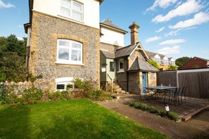 Outdoor dining - 2 Bed in Cromer (oc-2075) (Cromer)