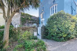 Exterior - 3 Bed in Tenby (oc-p32426) (Tenby)