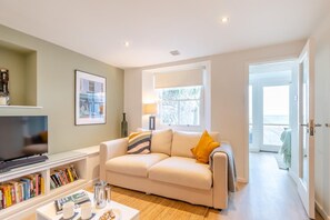 TV - 3 Bed in Tenby (oc-p32426) (Tenby)