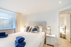 Iron/ironing board, free WiFi, bed sheets - 3 Bed in Tenby (oc-p32426) (Tenby)