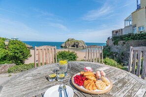 Outdoor dining - 3 Bed in Tenby (oc-p32426) (Tenby)