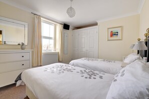 Iron/ironing board, travel cot, free WiFi - 2 Bed in Whitby (oc-w979) (Whitby)