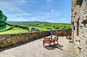 Outdoor dining - 3 Bed in Gunnerside (oc-ds067) (Gunnerside)