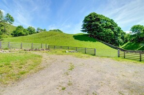 Property grounds - 3 Bed in Gunnerside (oc-ds067) (Gunnerside)