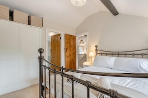 A bedroom with a bed, a wardrobe, and a wooden door. - 3 Bed in Alfrick (oc-s32386) (Alfrick)