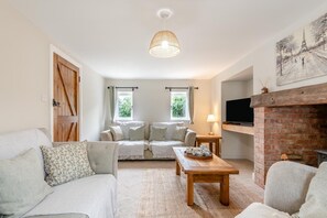 TV - 3 Bed in Alfrick (oc-s32386) (Alfrick)