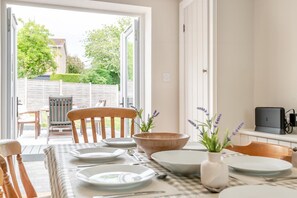 Dining - 3 Bed in Alfrick (oc-s32386) (Alfrick)