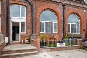 Exterior detail - 2 Bed in Whitby (oc-w507) (Whitby)