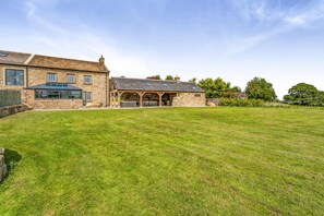 Exterior - 5 Bed in Wigglesworth (oc-w32112) (Wigglesworth)