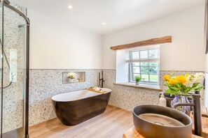 Towels - 5 Bed in Wigglesworth (oc-w32112) (Wigglesworth)