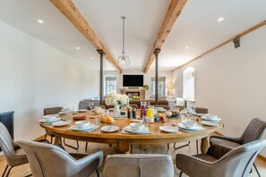 Dining - 5 Bed in Wigglesworth (oc-w32112) (Wigglesworth)