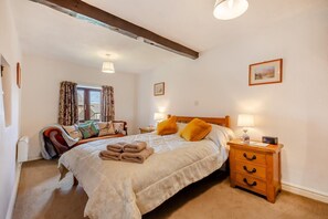 2 bedrooms, iron/ironing board, free WiFi, bed sheets - 2 Bed in Clitheroe (oc-la156) (Ribble Valley District)