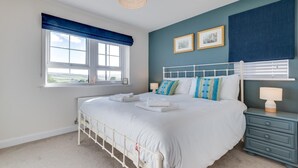3 bedrooms, iron/ironing board, free WiFi, bed sheets - 3 Bed in Whitby (oc-w1001) (Whitby)