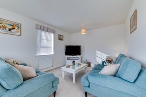 TV - 3 Bed in Whitby (oc-w1001) (Whitby)