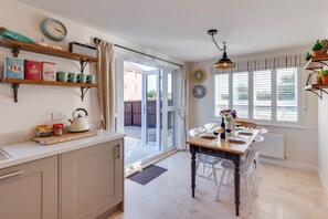 Dining - 3 Bed in Whitby (oc-w1001) (Whitby)