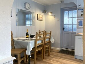 Dining - 2 Bed in Whitby (oc-w985) (Whitby)